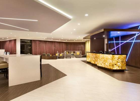 DoubleTree by Hilton Toronto Airport West 1