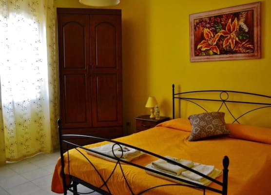 Yellow Room - B b S Elia 1