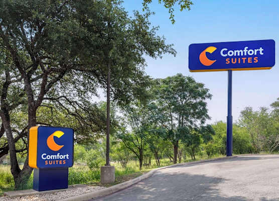 Comfort Suites Medical Center near Six Flags 1