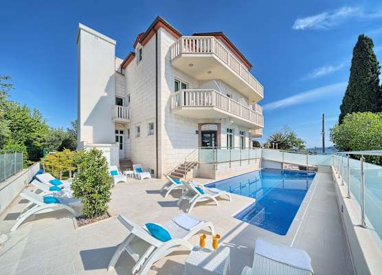 Hotel Riva Kaštela with swimming pool 1