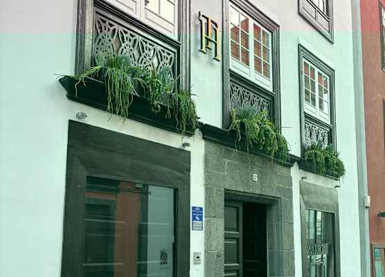 Holiday Time Calle Real 1