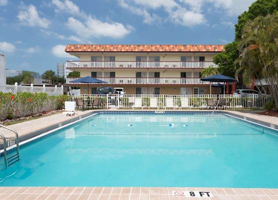 Baymont by Wyndham Sarasota 1