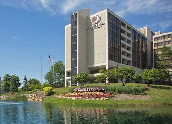 DoubleTree by Hilton Chicago - Oak Brook 1