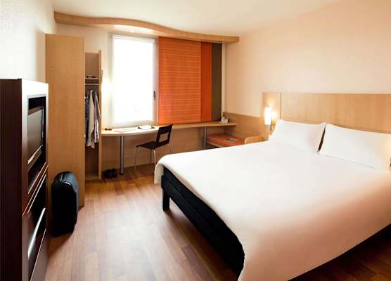 Ibis Barcelona Santa Coloma 1