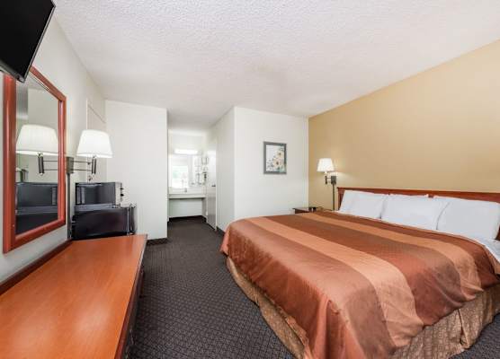 DAYS INN BY WYNDHAM FORT PAYNE 1