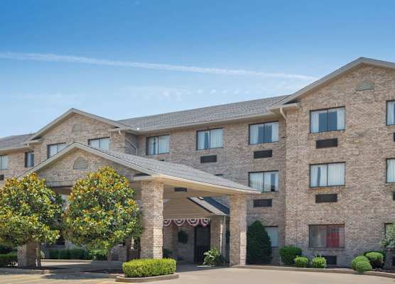Ramada by Wyndham Catlettsburg Ashland 1