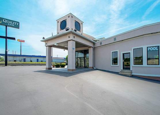 Quality Inn Near Six Flags St. Louis 1