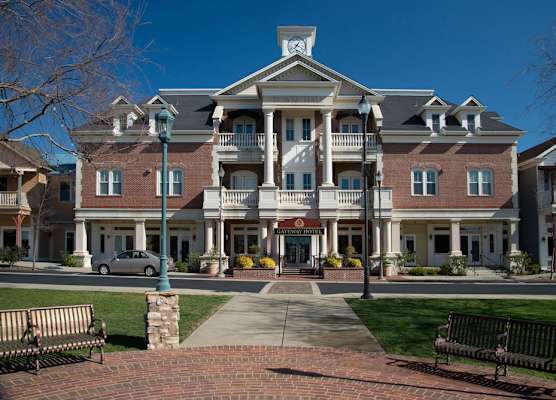 Gateway Hotel, Trademark Collection by Wyndham 1