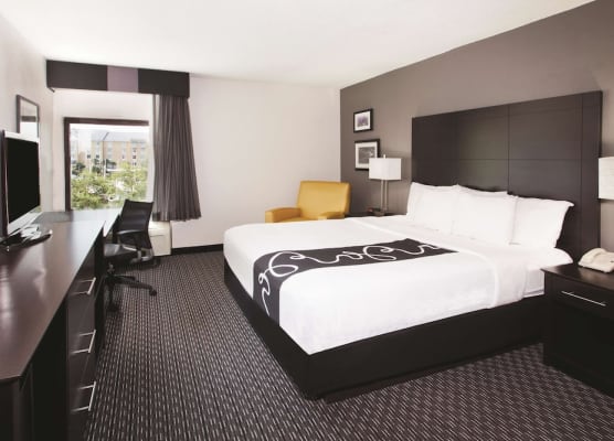 La Quinta Inn & Suites by Wyndham Charleston Riverview 1