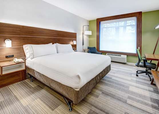 Holiday Inn Express & Suites WOODBRIDGE by IHG 1