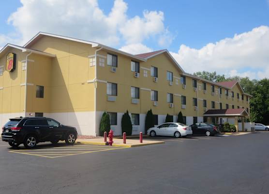 Super 8 by Wyndham Mundelein/Libertyville Area 1