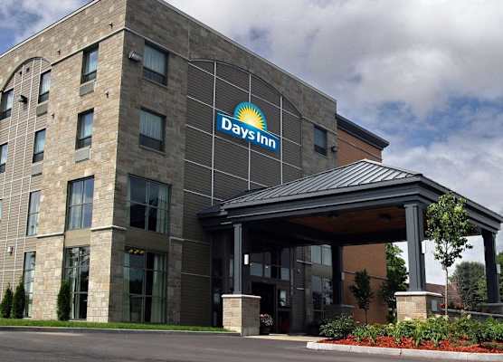 Days Inn by Wyndham Levis 1