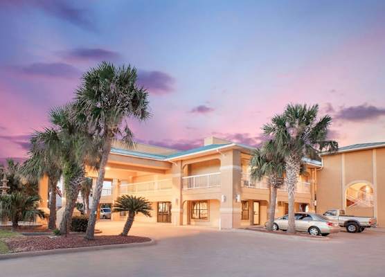 Super 8 by Wyndham Corpus Christi 1
