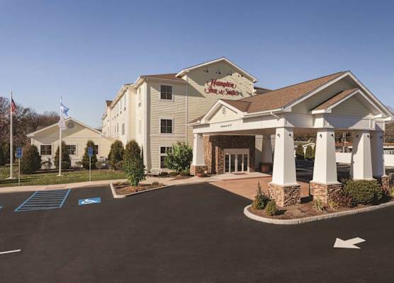 Hampton Inn & Suites Mystic 1