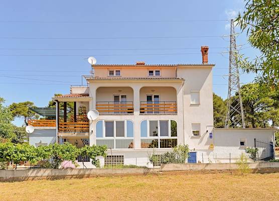 Apartment 1374 1
