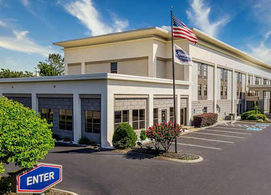 Hampton Inn Dickson 1