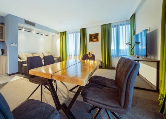 A&M Hotel with free parking 1
