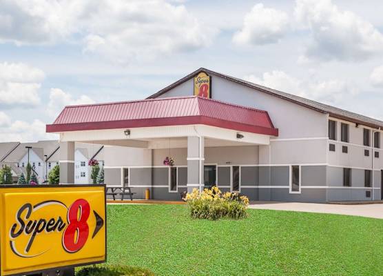 Super 8 by Wyndham Shipshewana 1