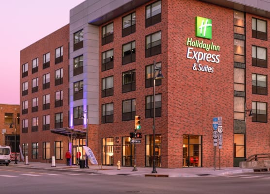 Holiday Inn Express & Suites TULSA DOWNTOWN by IHG 1