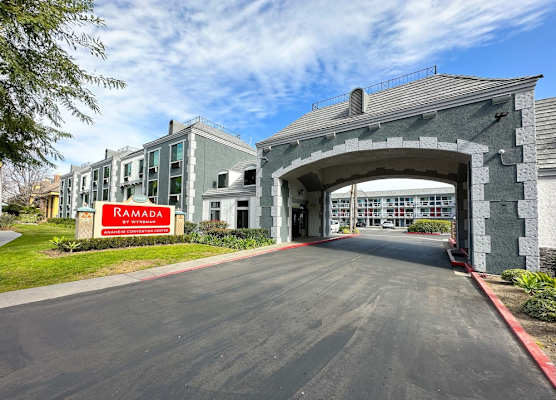 Ramada by Wyndham Anaheim Convention Center 1