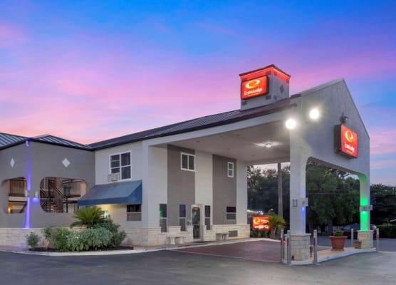 Econo Lodge Inn & Suites Near Lackland AFB 1