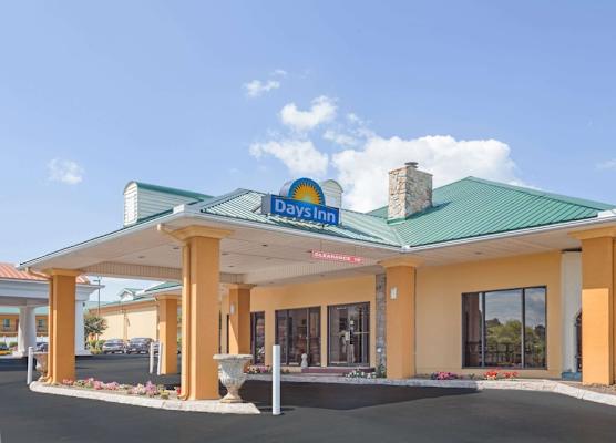 Days Inn by Wyndham Lenoir City 1
