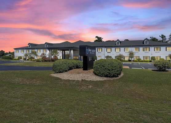 Blue Water Inn & Suites BW Signature Collection 1