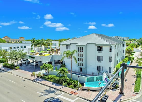 Naples Park Central Hotel 1