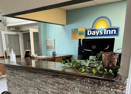 Days Inn by Wyndham West Branch Iowa City Area 1