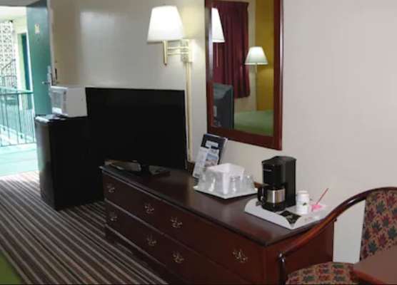 Lincoln Way Inn 1