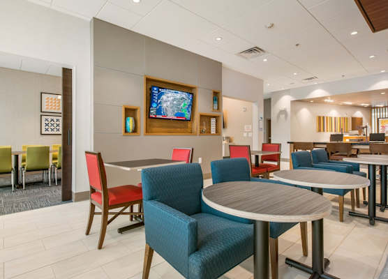 Holiday Inn Express & Suites CARROLLTON WEST by IHG 1