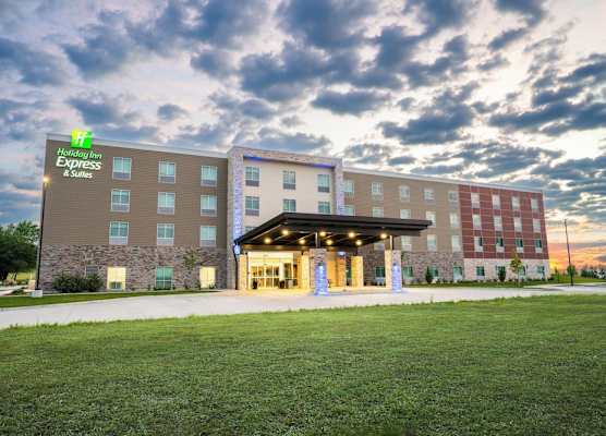Holiday Inn Express & Suites Cedar Rapids NE - Marion by IHG 1