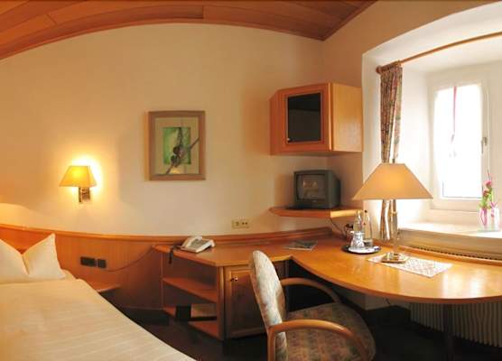 Schloß-Hotel Petry 1