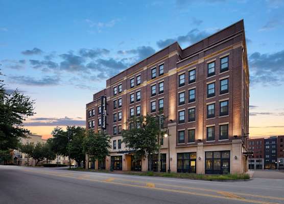 Fairfield Inn & Suites by Marriott Savannah Downtown Historic District 1