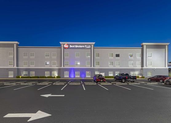Best Western Plus Brunswick Inn & Suites 1