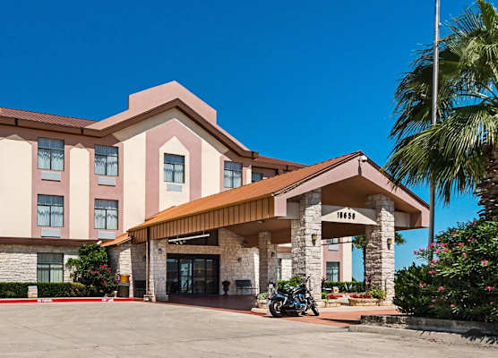Quality Inn & Suites Buda 1