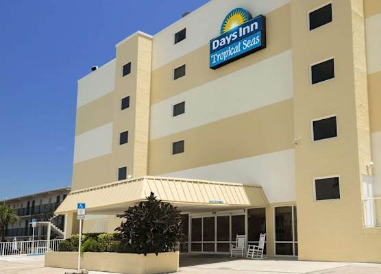 Days Inn by Wyndham Daytona Oceanfront 1