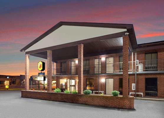 Super 8 by Wyndham Sandusky 1