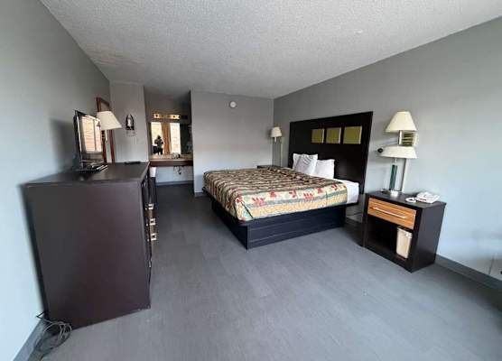 BlissPoint Inn wabash 1