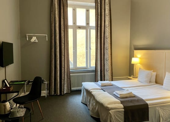 Unique Hotel 1