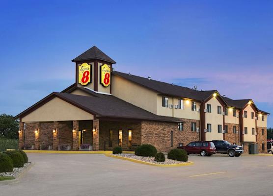 Super 8 by Wyndham Marion 1