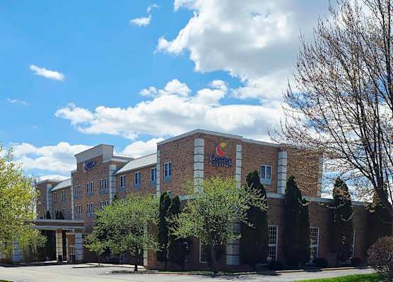 Comfort Inn & Suites Grafton-Cedarburg 1