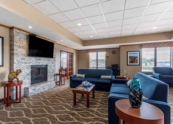 Comfort Inn & Suites Carbondale University Area 1
