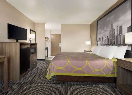 Super 8 by Wyndham Joliet I-55 N/Chicago 1
