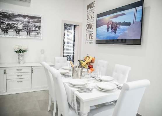 Central Luxury Apartment 1
