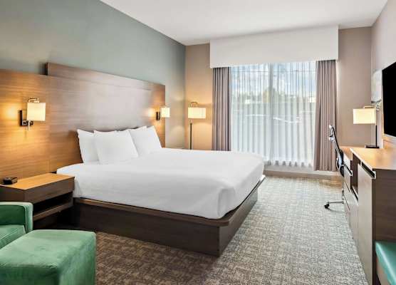 Best Western Plus Pitt Meadows Inn & Suites 1