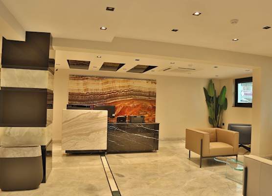 İn The Middle Hotel 1