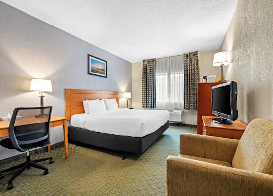 Quality Inn Dubuque on Hwy 20 1