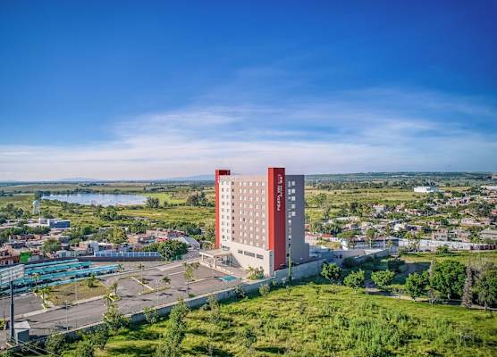 Fiesta Inn Suites Aeropuerto del Bajío 1