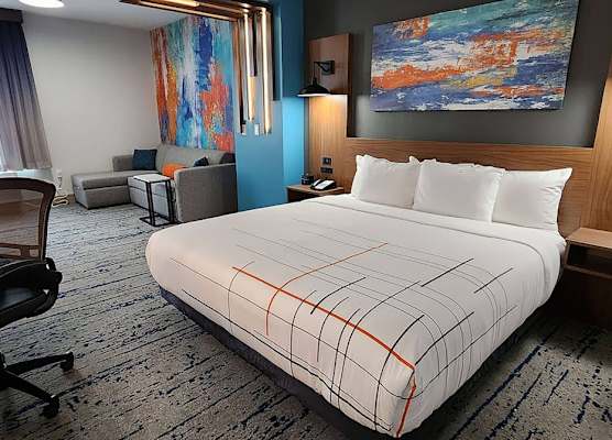 La Quinta Inn & Suites by Wyndham Austin South 1